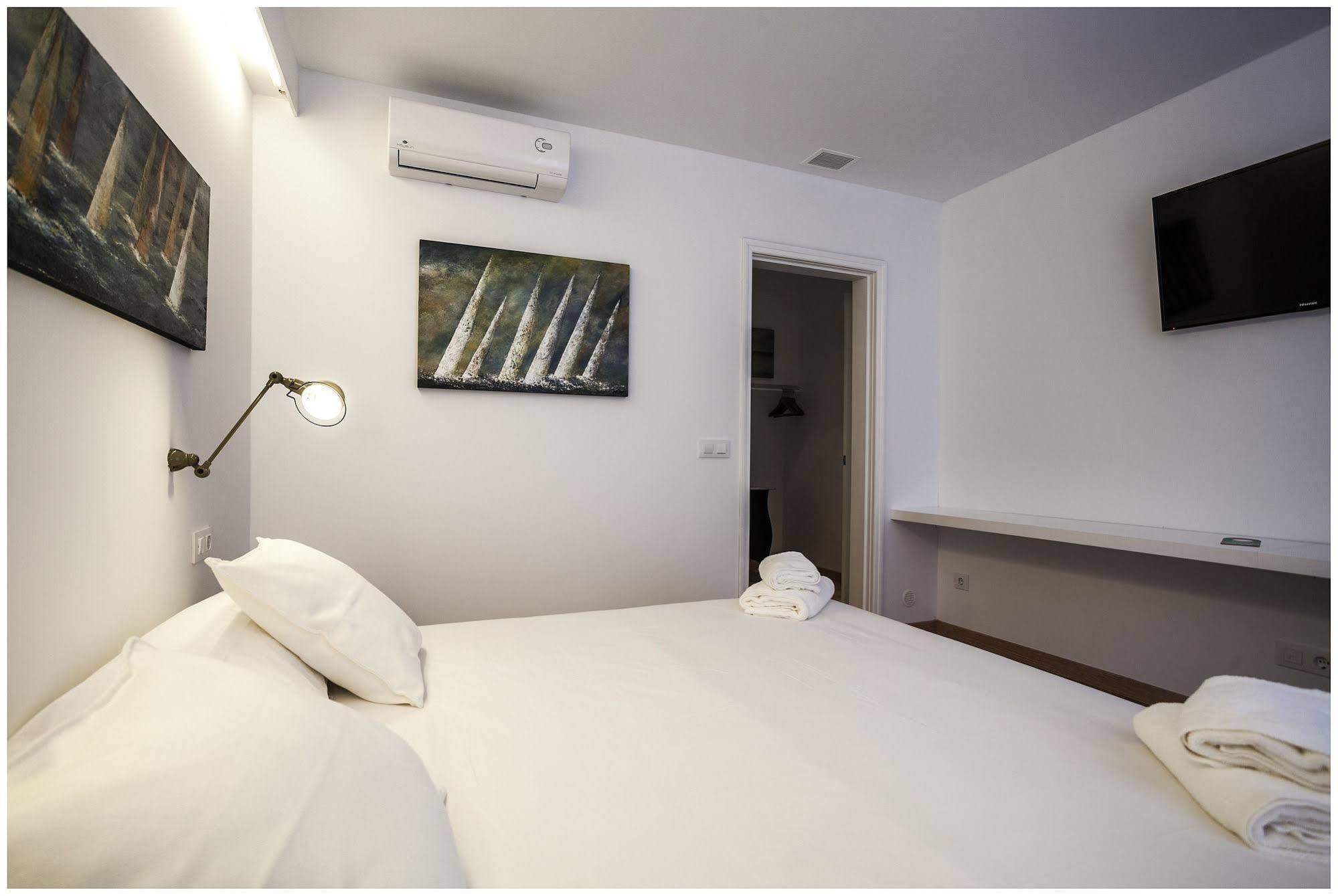 Cheap & Chic Hotel Ciutadella  Luaran gambar