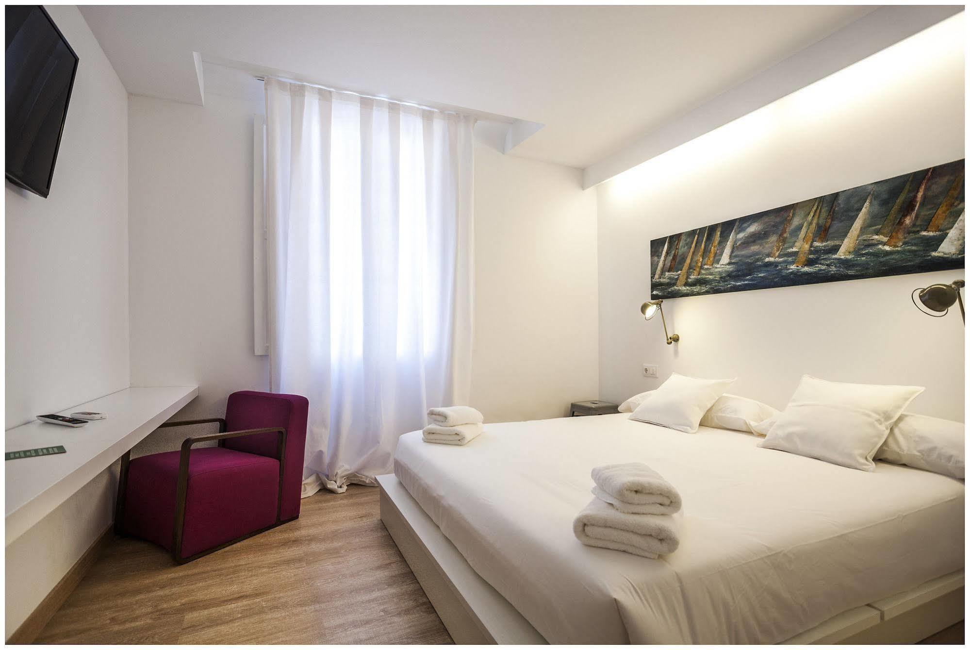 Cheap & Chic Hotel Ciutadella  Luaran gambar